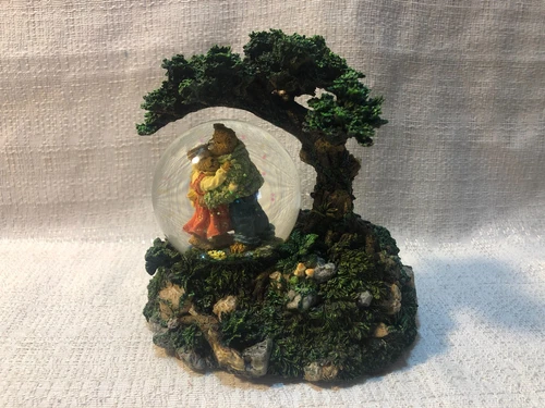 Gary & Tina Waterglobe